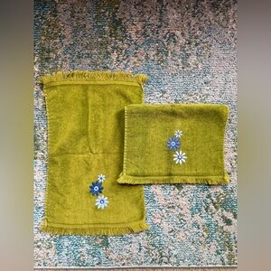 Vintage 70s MCM Fashion Manor green avocado blue daisy embroidered tip towels